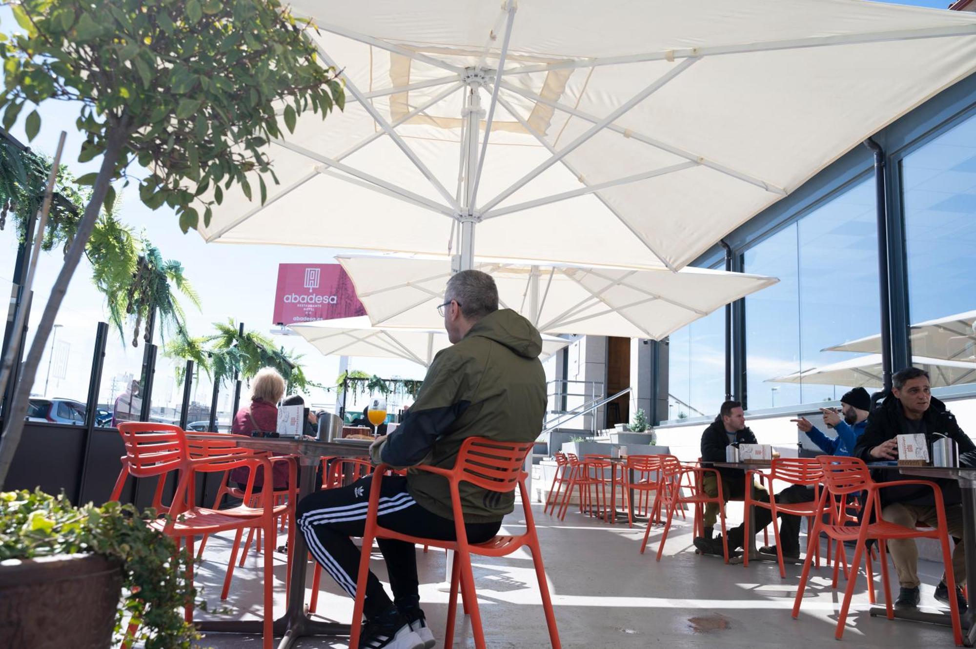 Restaurante Hotel Abadesa Villagonzalo Pedernales Ngoại thất bức ảnh